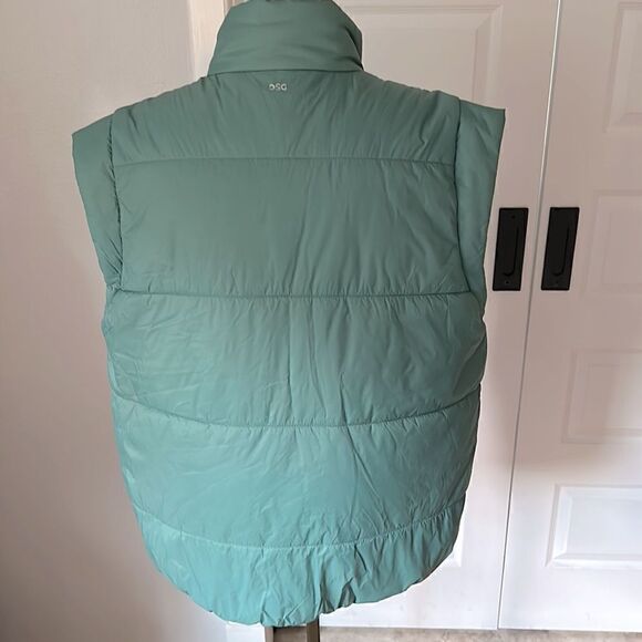 DSG teal Sage green oversized puffer vest size M/L NEW - Picture 6 of 8